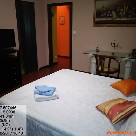 Movida לינה וארוחת בוקר 2*
