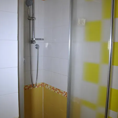 Movida לינה וארוחת בוקר 2*